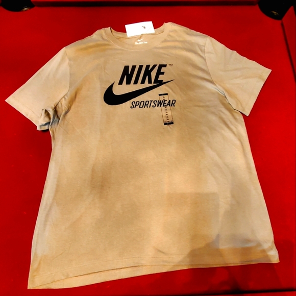 Mens Nike t-shirt size XL and L - Picture 1 of 2